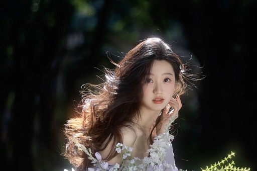 内娱清纯女星偷闯日本拍艳情片被网友当场撞破