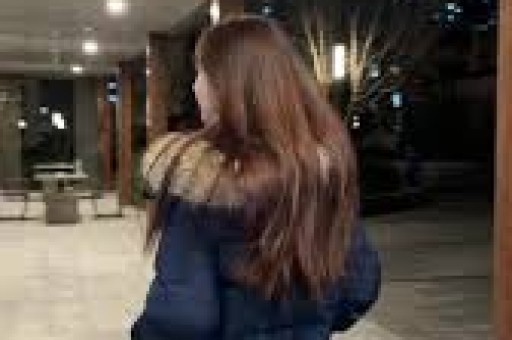 优思益塌房始末：明星集体道歉背后假洋牌与代工厂的真相