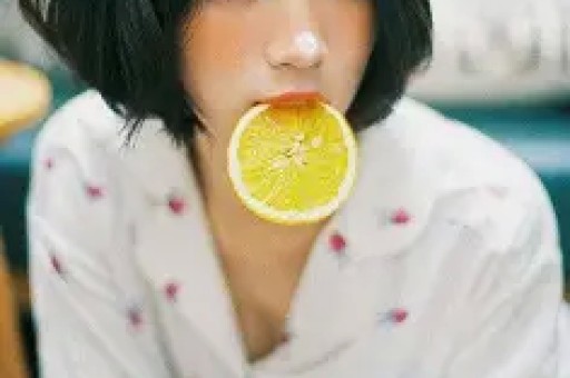 1天4个瓜！自曝怀双胎、国外生子、女星恋情曝光迪丽热巴最意外
